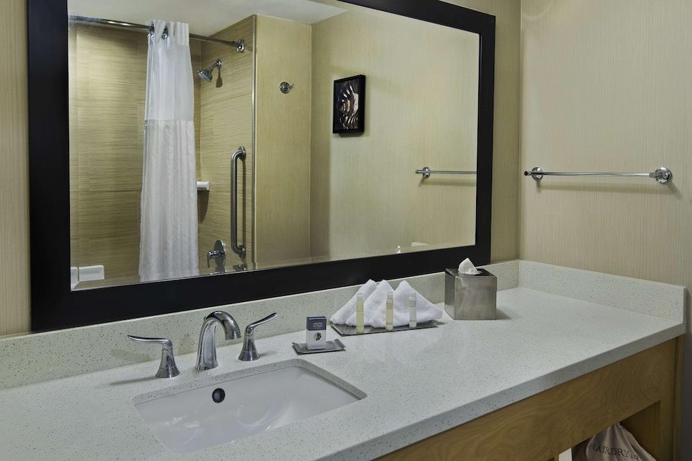 DoubleTree by Hilton San Pedro - Port of Los Angeles photo 25