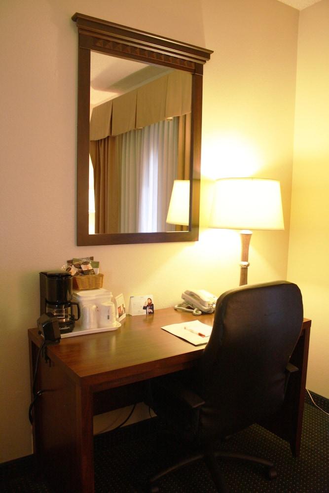 Ramada by Wyndham Denver International Airport photo 20