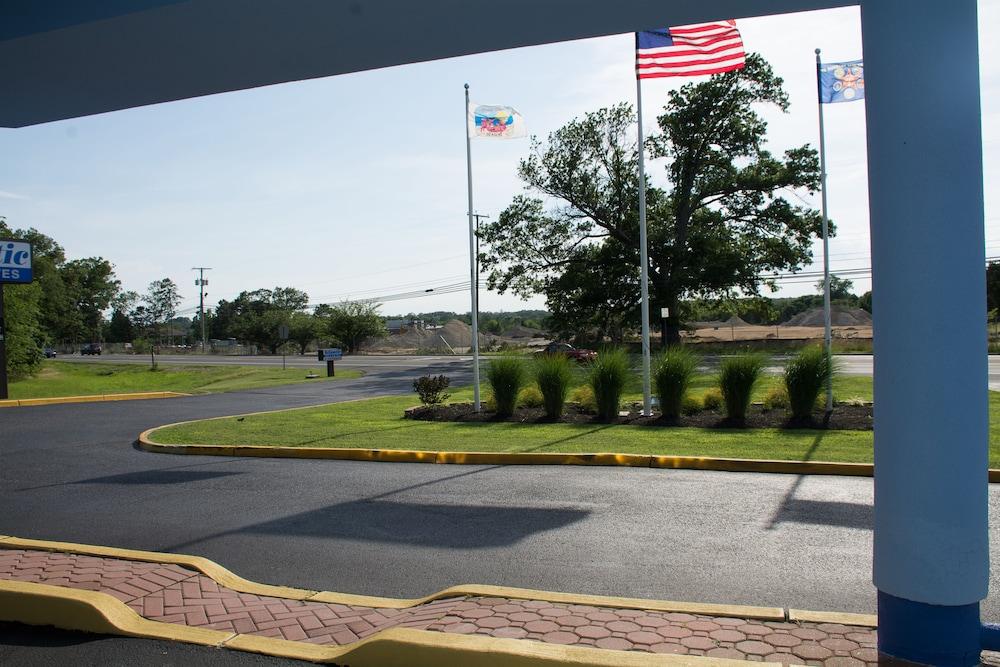 Atlantic Inn & Suites photo 13