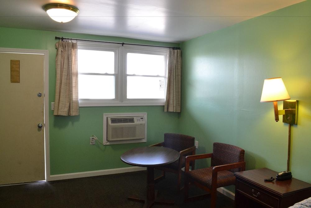 Budget Inn photo 10