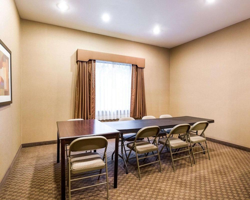 Comfort Inn & Suites Winnie photo 35