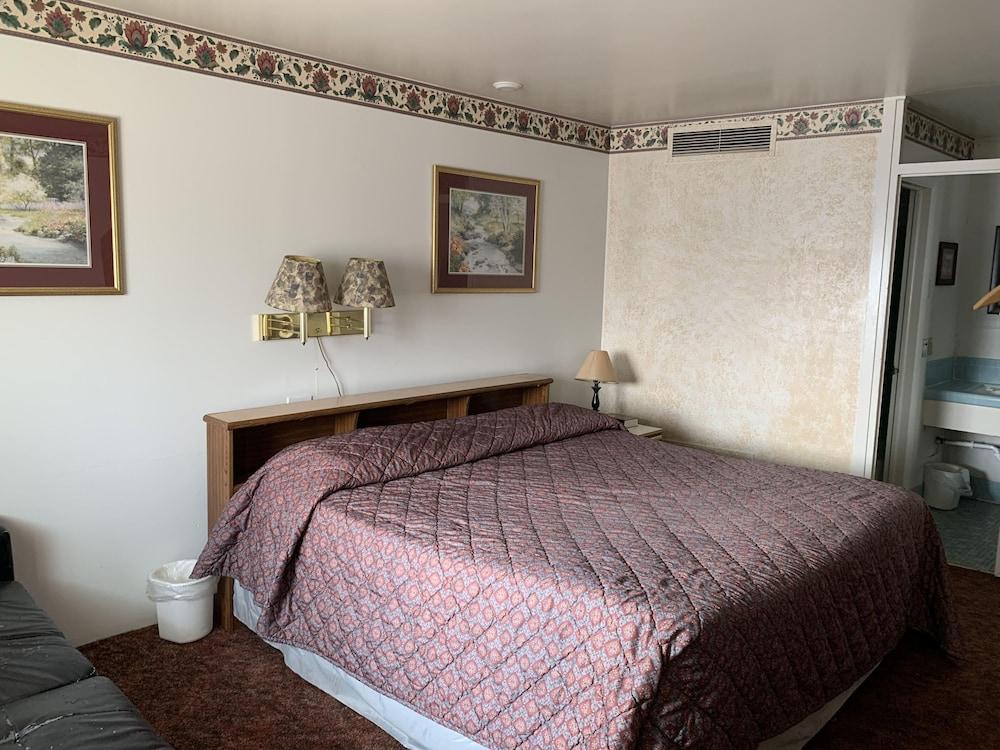 Thunderbird Motel photo 20