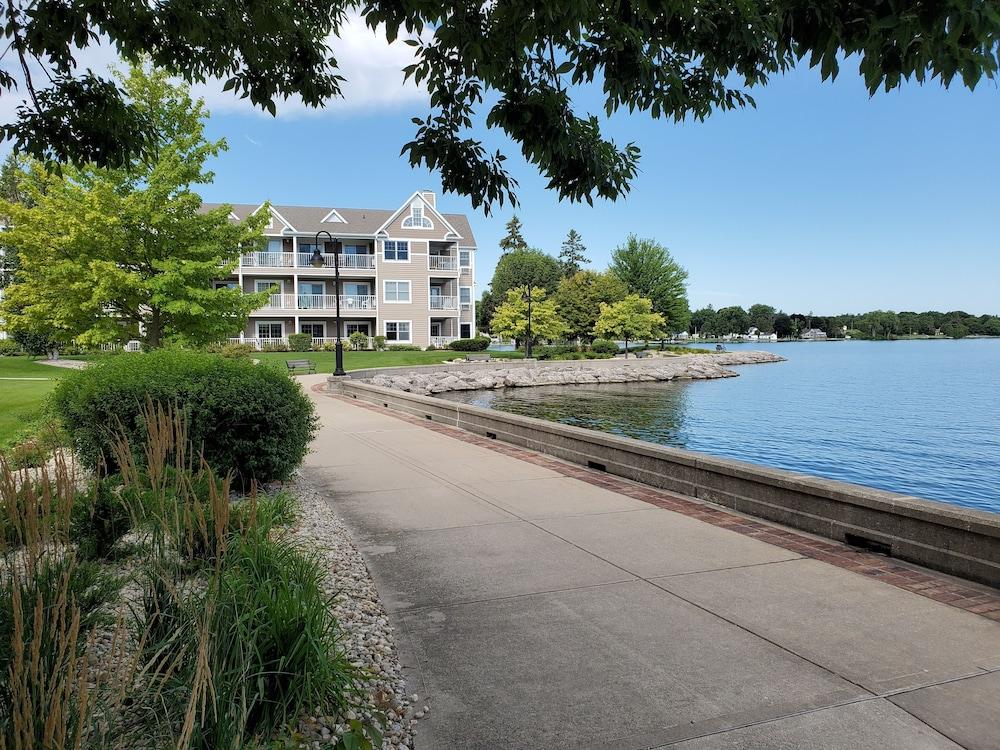 Bridgeport Waterfront Resort photo 3