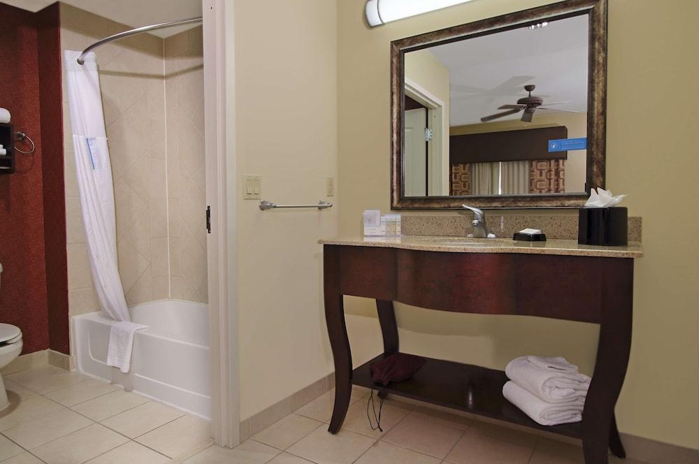 Hampton Inn & Suites Conroe - I-45 North photo 16