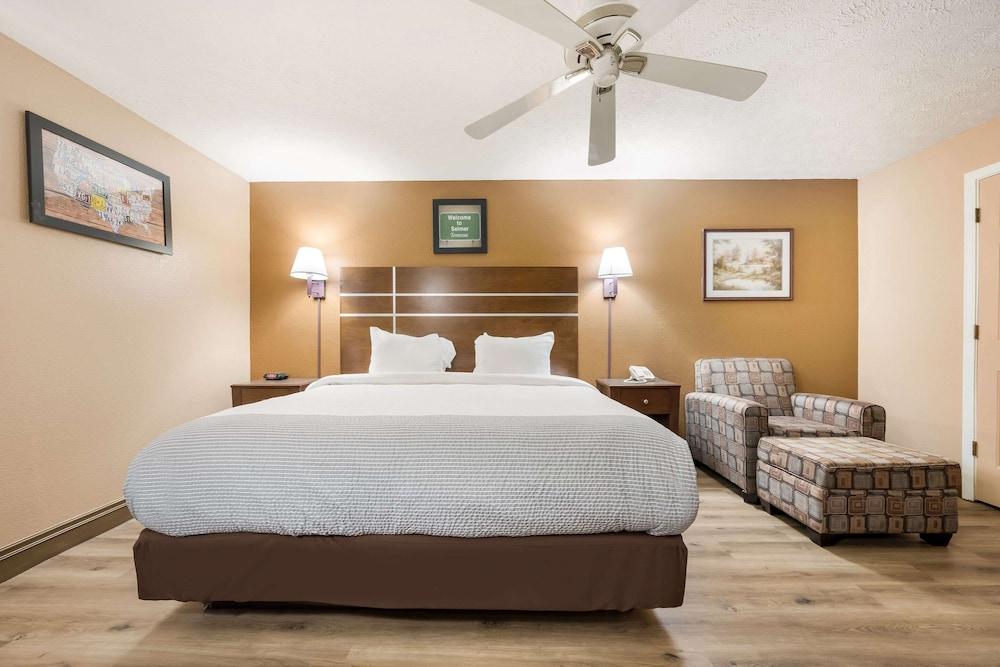 Econo Lodge Selmer photo 8