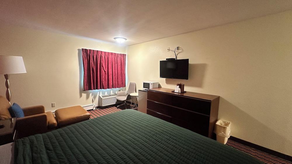 Chesaning Inn & Suites photo 25