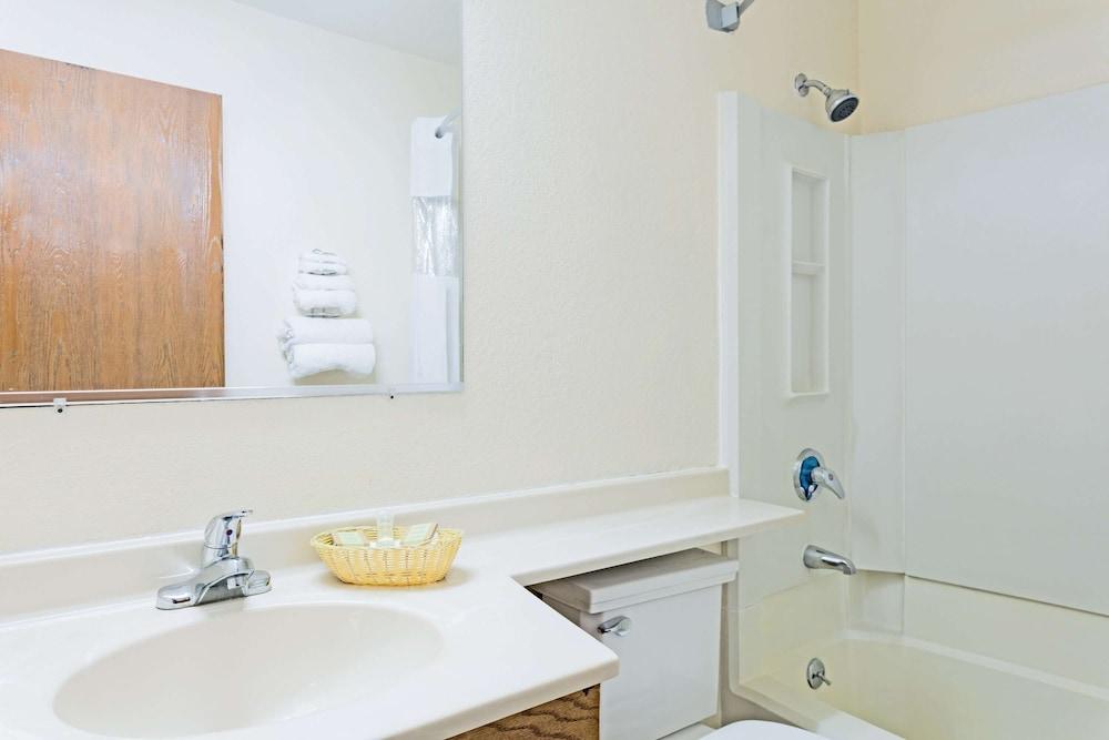 Super 8 by Wyndham Anderson/Clemson Area photo 13