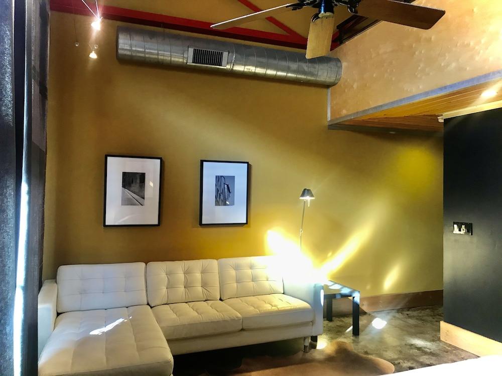 The Hangar Lofts Hotel photo 8