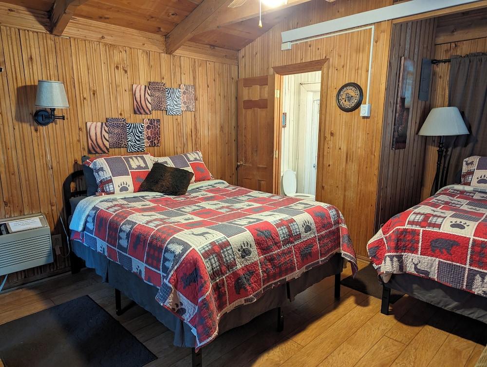 Ponderosa Pines Inn and Cabins photo 60