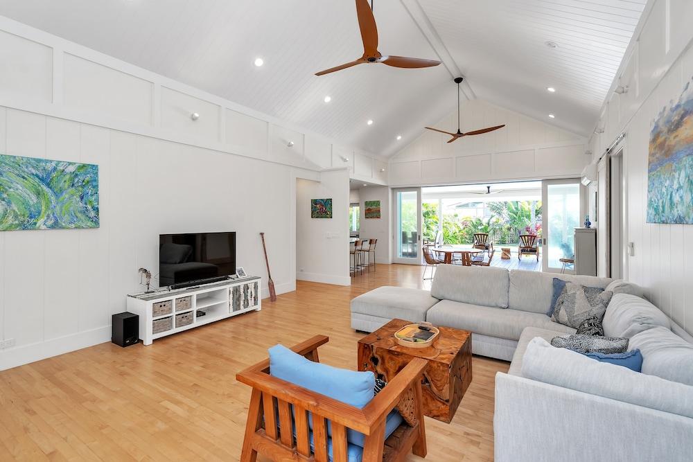 Gorgeous Renovated 1937 Plantation Style Beach House 50 Steps To The Center Of The Beach 5 Bedroom Home by RedAwning photo 3