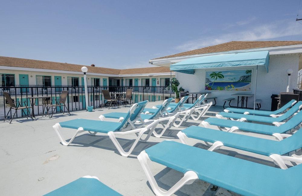 Surf Comber Motel photo 11
