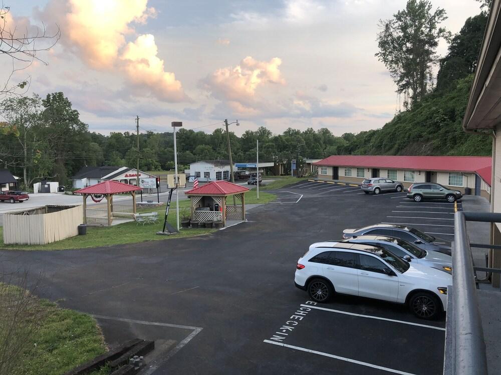 Ellijay Inn photo 25