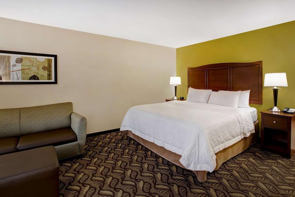 Hampton Inn DeKalb, IL photo 11
