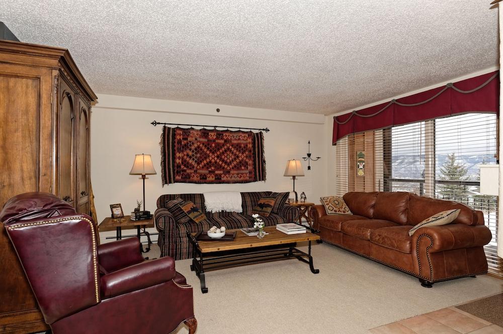 The Crestwood Condominiums photo 53