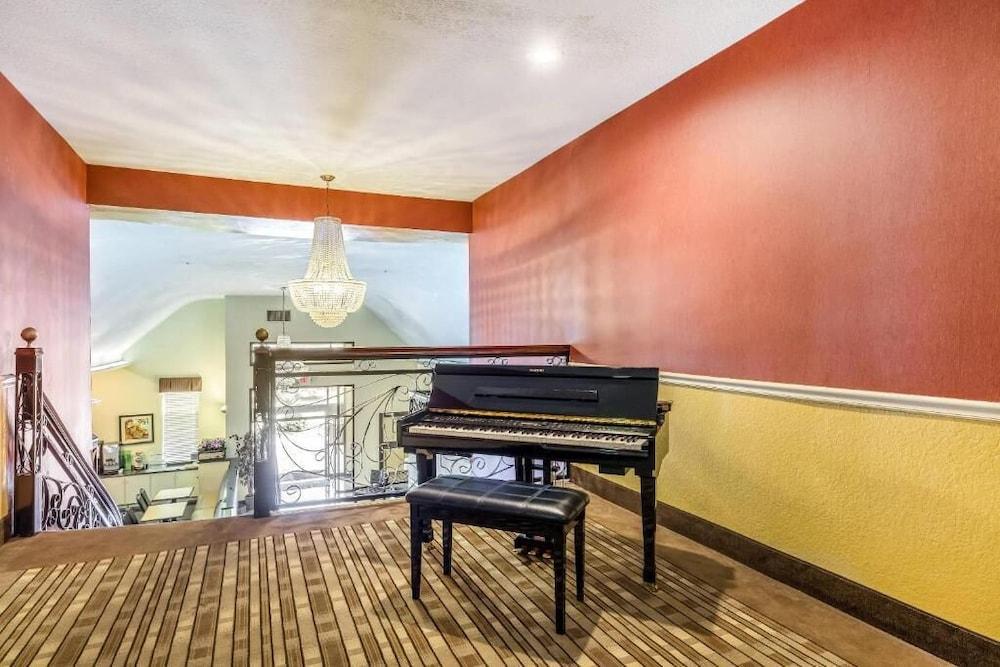 CasaBlanca Inn & Suites Houston photo 4