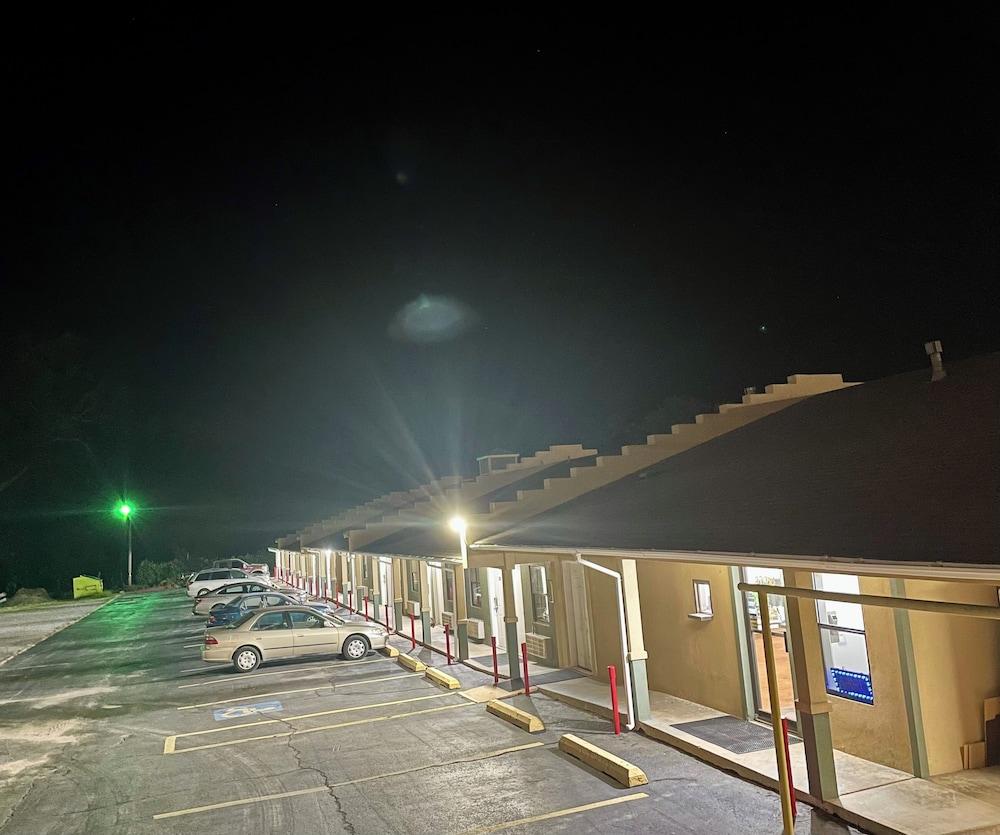 Executive Inn of Purcell photo 14