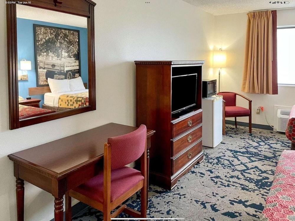 Lamoni Inn & Suites photo 8