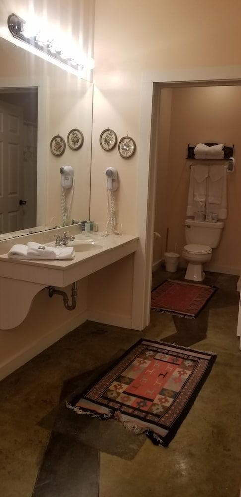 Downtown Guest Quarters Hotel photo 9