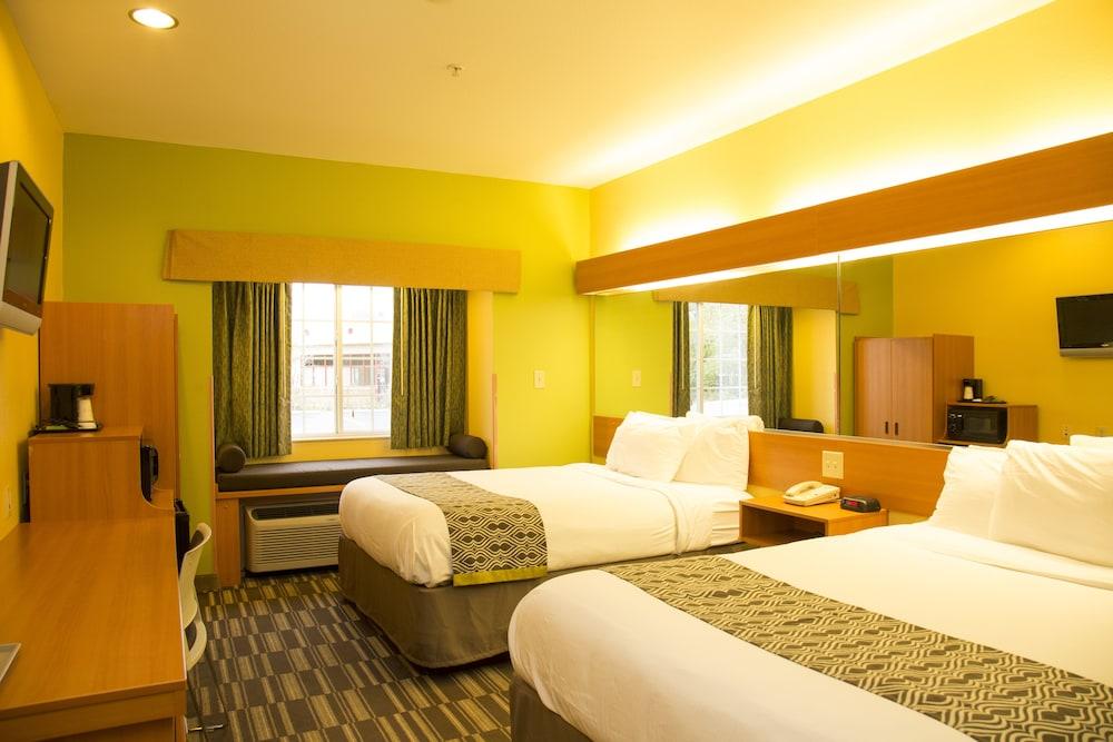 Microtel Inn & Suites by Wyndham Panama City photo 9