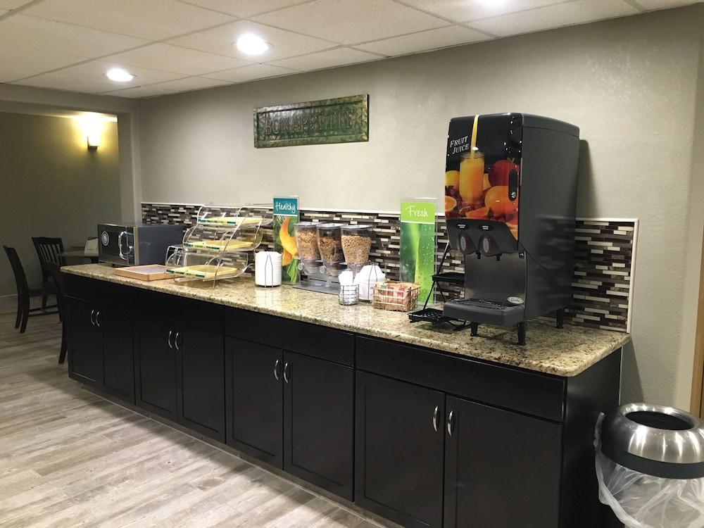 Quality Inn & Suites Winfield photo 38