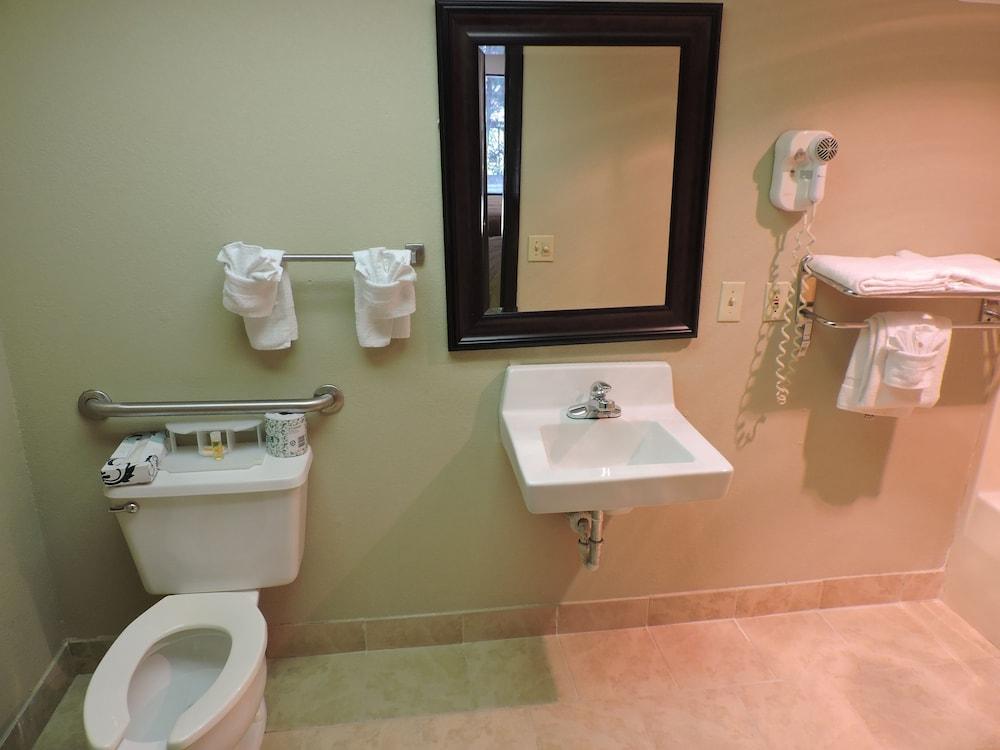 Days Inn by Wyndham Conover-Hickory photo 21