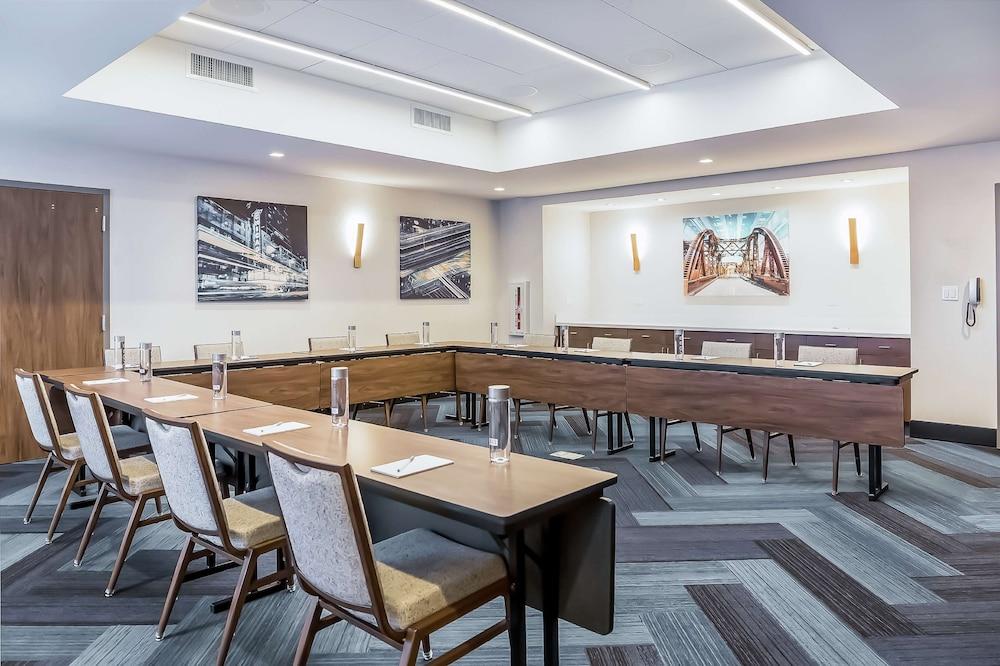 Hampton Inn & Suites Bridgeview Chicago photo 21