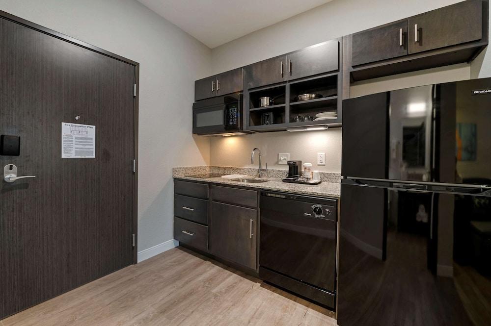 MainStay Suites Cincinnati University - Uptown photo 8