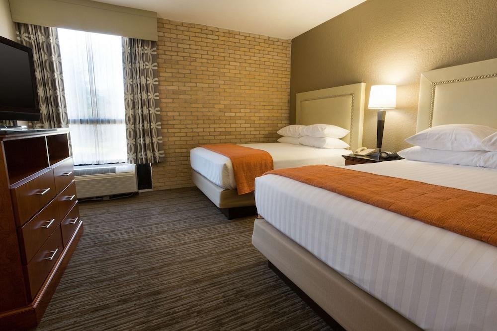 Drury Inn & Suites Austin North photo 9