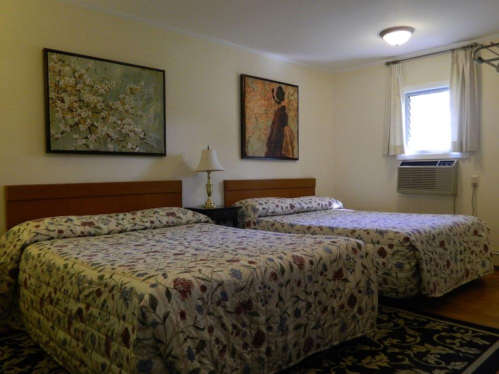 Twin Oaks Motel photo 12