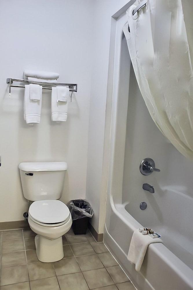 AmeriVu Inn and Suites - Stanley photo 23