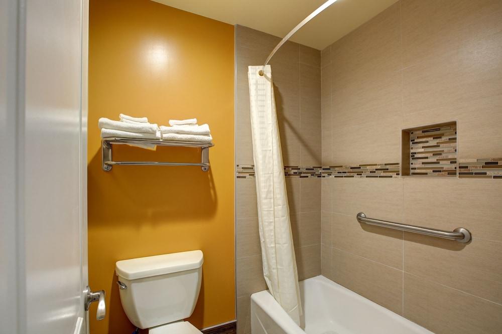 Ontario Inn & Suites photo 34