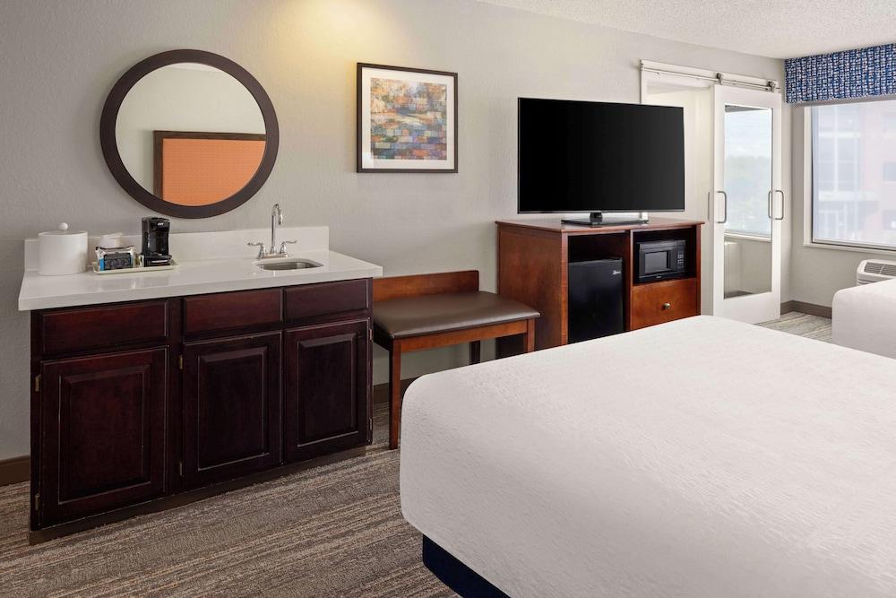Hampton Inn Minneapolis NW Maple Grove photo 13
