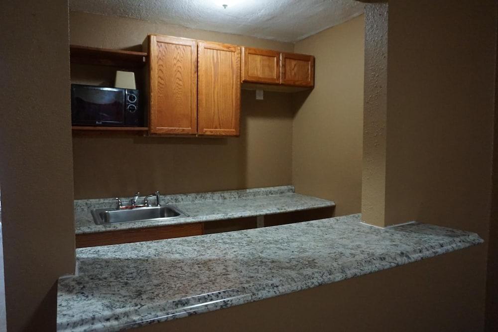 Econo Lodge San Antonio Northeast I-35 photo 8