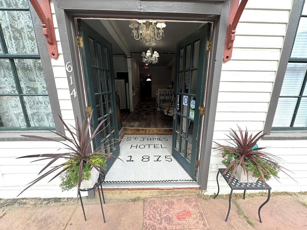 St James Hotel photo 2
