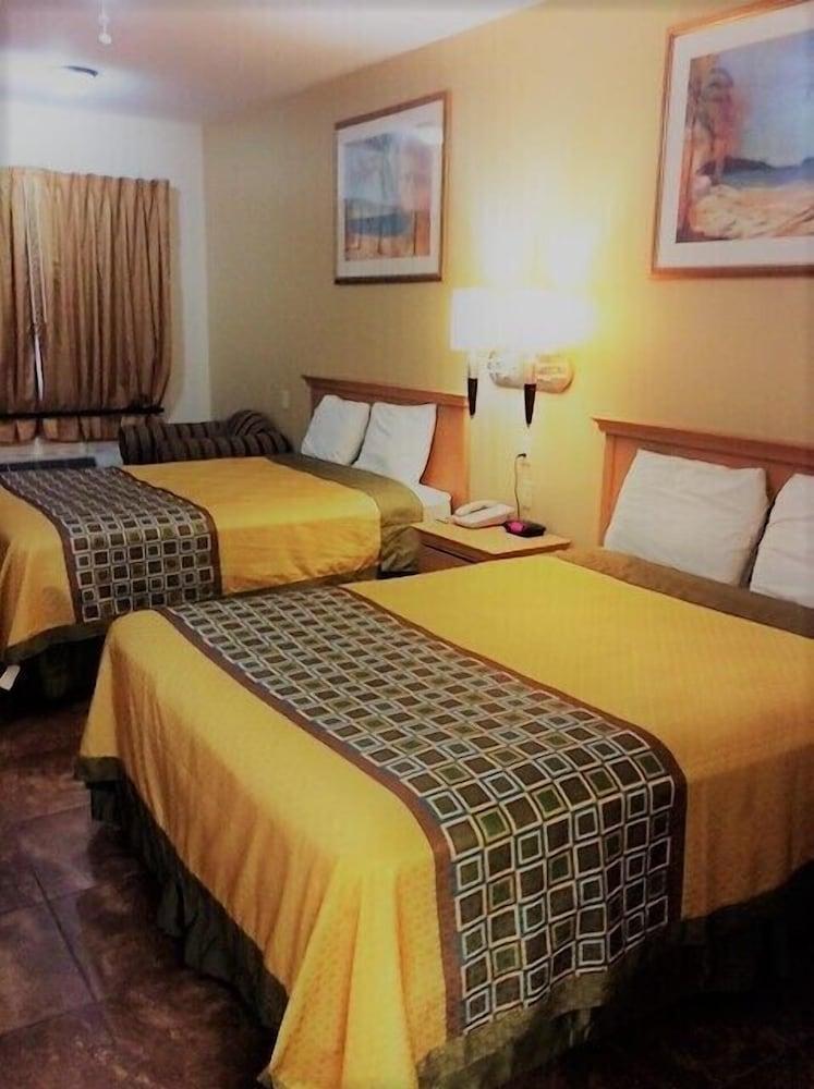 Texas Inn Weslaco photo 71