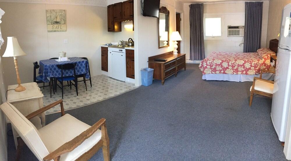 Doryman Motel photo 24