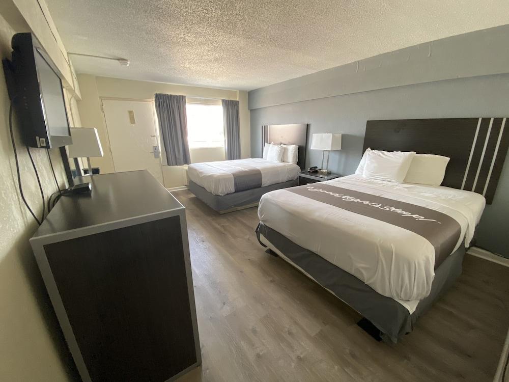 Red Carpet Inn & Suites photo 43