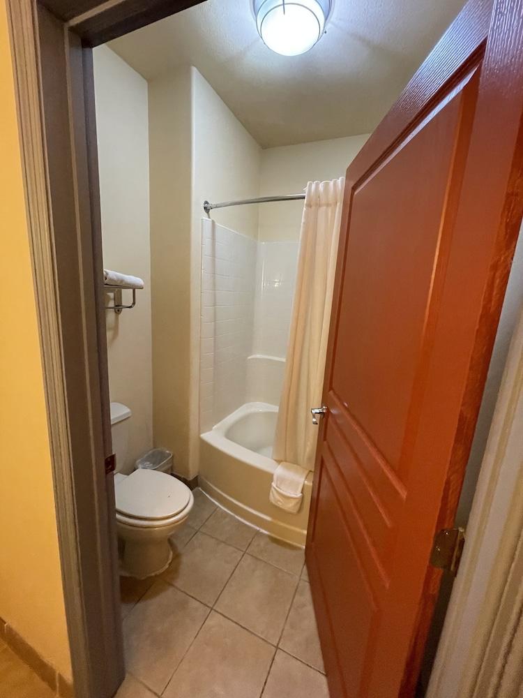 Sunbridge Inn and Suites photo 40