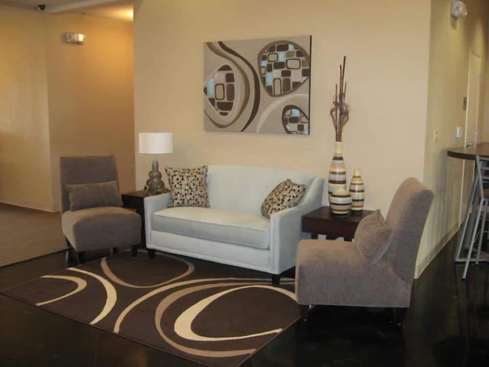 Ambassador Inn & Suites photo 11
