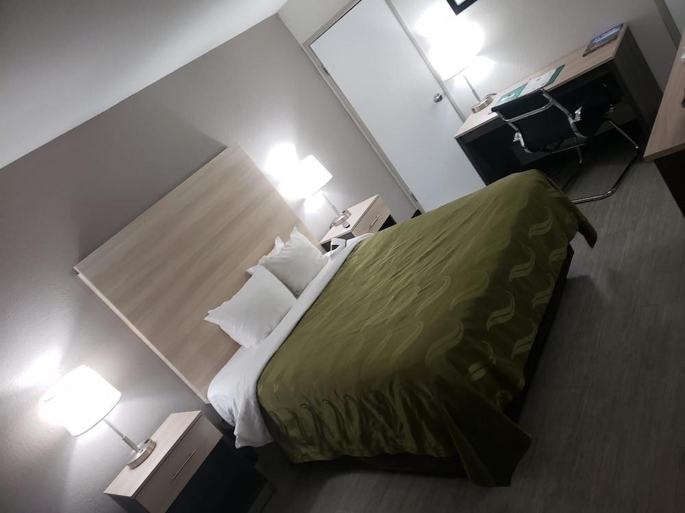 Quality Inn Airport East photo 16