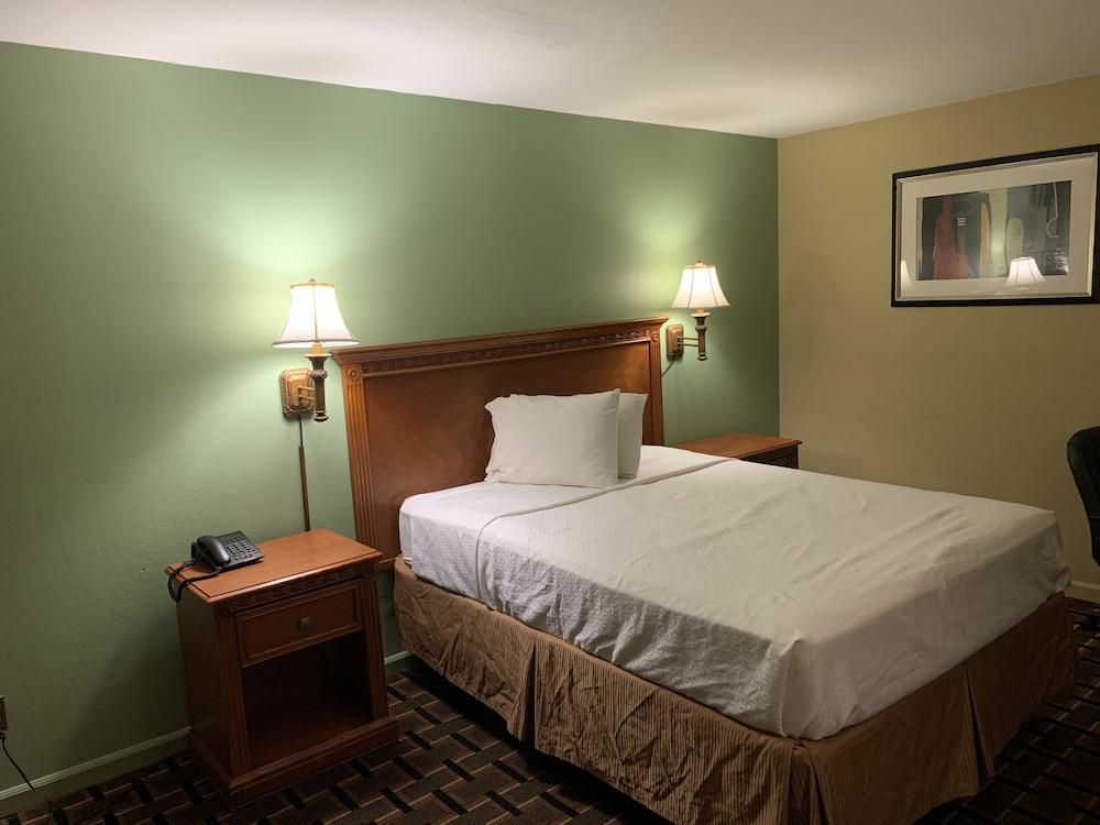 Heritage Inn photo 13