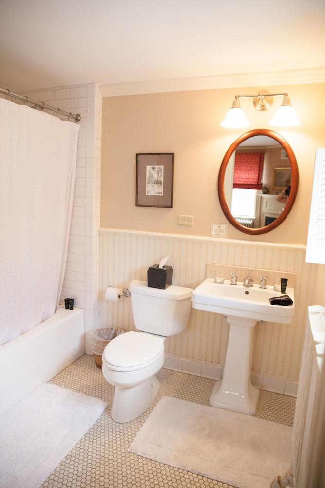 Bee and Thistle Inn photo 20