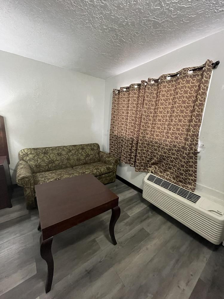 Four Corners Inn photo 32