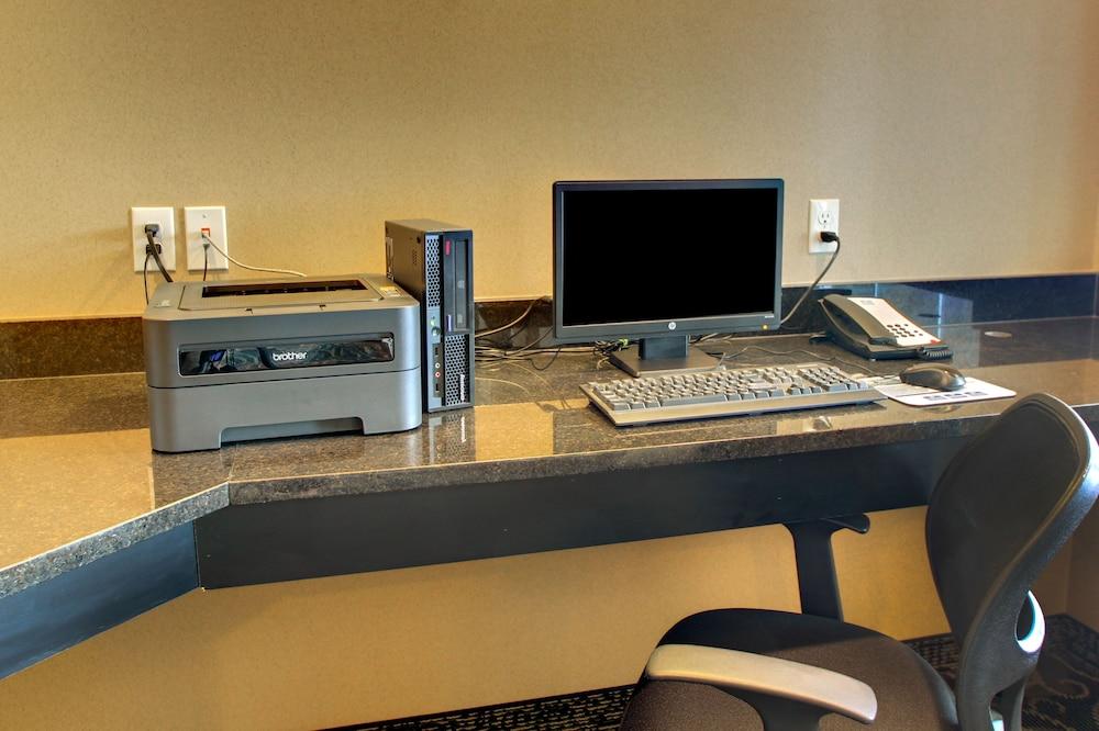 Stanton Inn & Suites photo 24