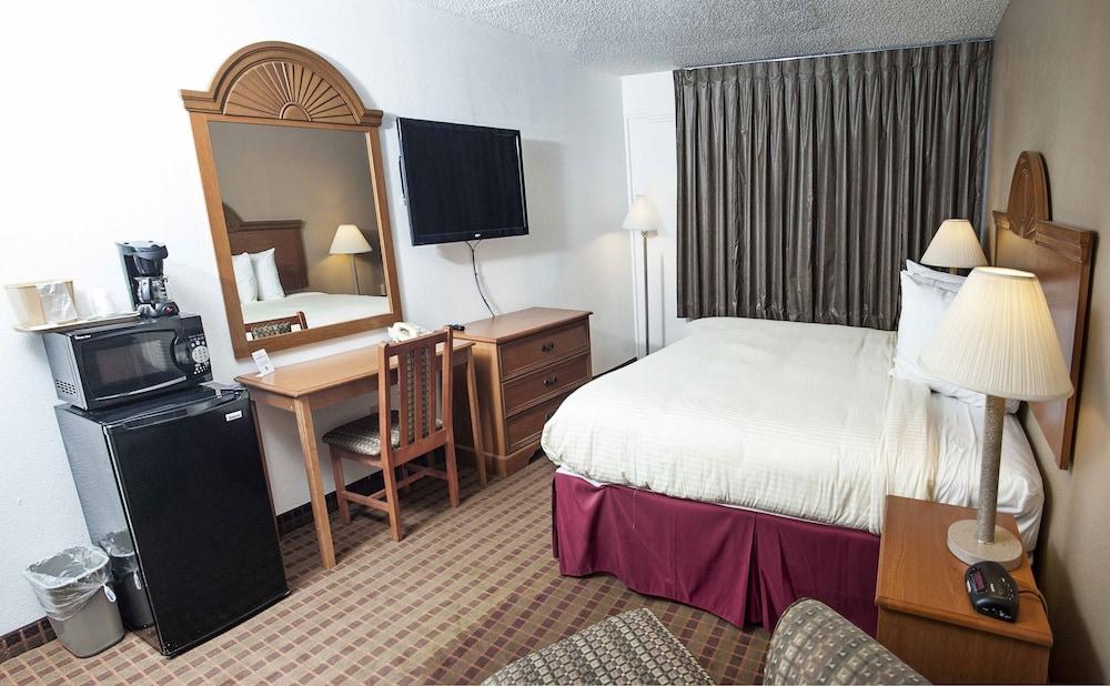 Express Inn & Suites photo 3
