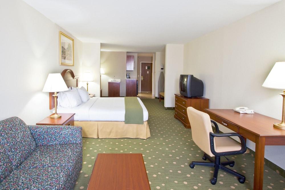 Holiday Inn Express & Suites Live Oak by IHG photo 6
