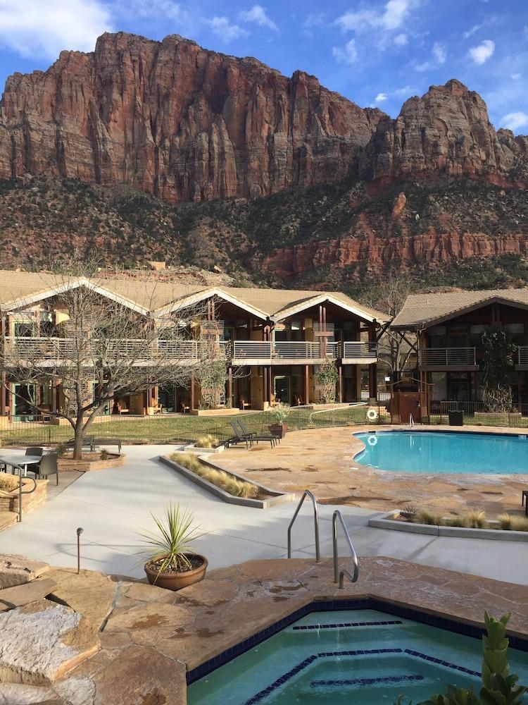 Desert Pearl Inn photo 22