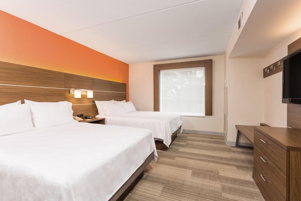 Holiday Inn Express and Suites - Petersburg - Fort Lee by IHG photo 5