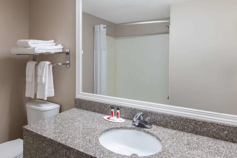 Baymont Inn and Suites Douglasville Atlanta photo 9