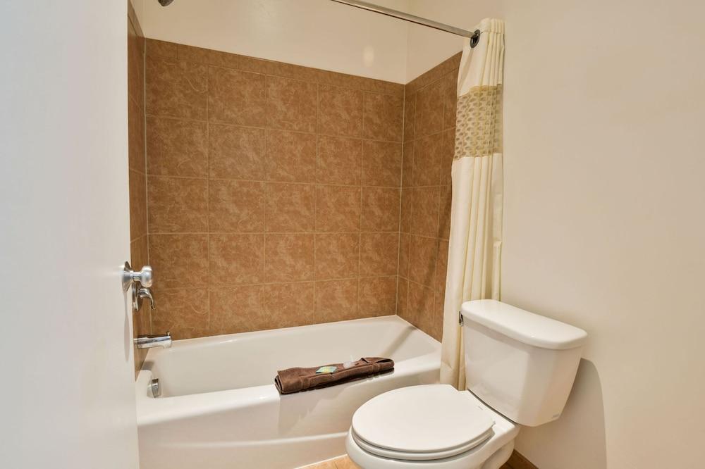 Adventure Inn & Motel photo 25